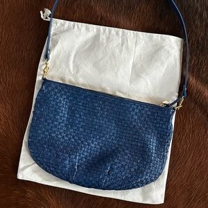 Clare V. Moyen Messenger